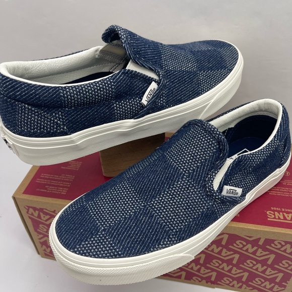 Vans WMNS Classic Slip-On
Denim Check Navy
VN0A2Z41NVY Classic Slip-On Sneakers - Picture 12 of 16